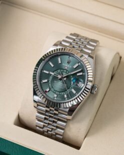 Role_x Oyster Perpetual Sky Dweller - J1818